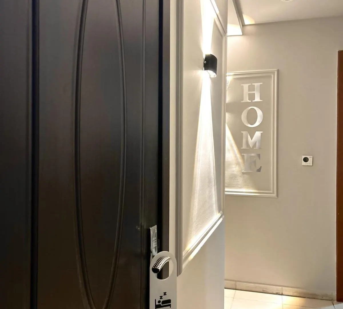 מלון קפסולה דובאי Adaz Home איחוד האמירויות הערביות